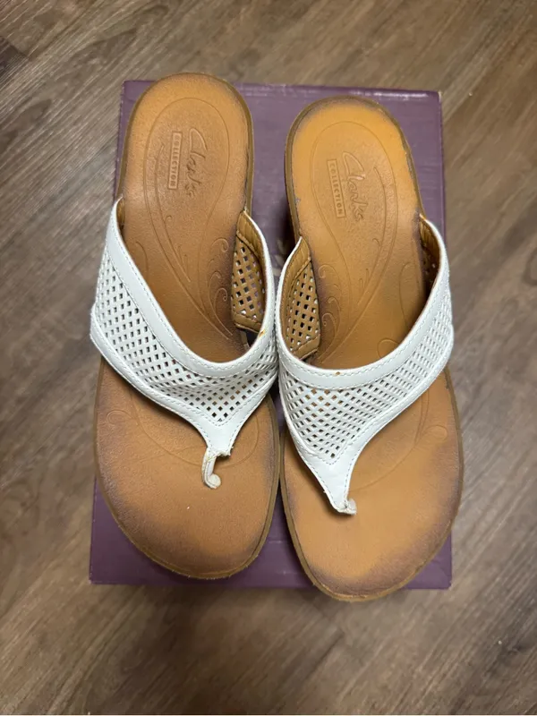 Clarks White Woven Leather Wedge Sandals with Cork-Look Platform - Image 2