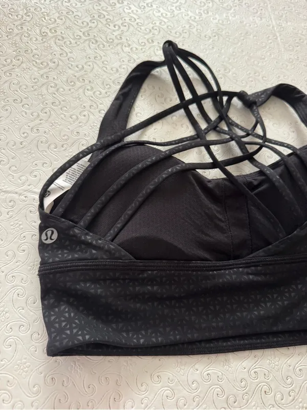 Lululemon black geometric design criss cross sports bra padded US 4 workout - Image 10