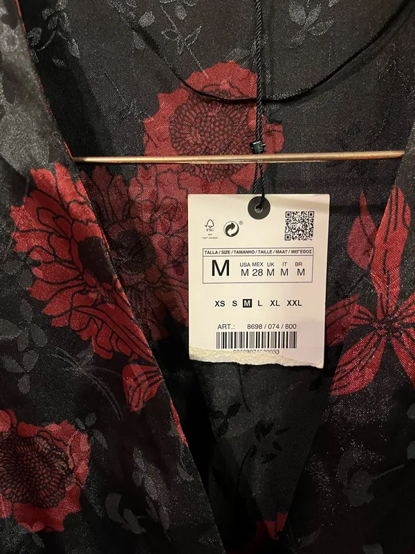 BNWT Zara Black Satin Red Floral Jacquard Mini Dress Size Medium - Image 3