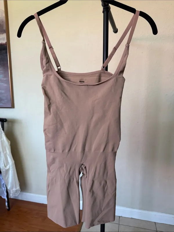 SKIMS Seamless Sculpt Open Bust Bodysuit Under bust Sienna size M - Image 4