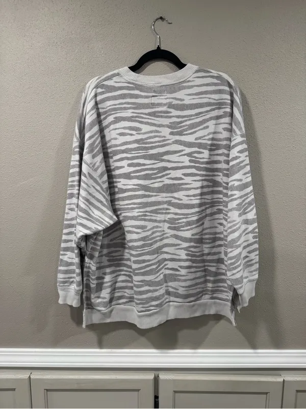 American Eagle Zebra Print Crewneck - Image 4