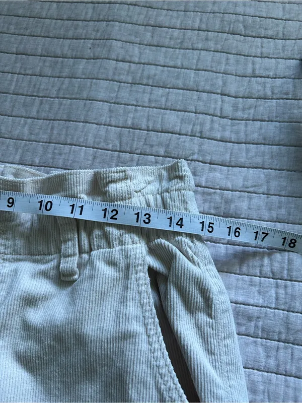 American Eagle cream, corduroy barrel leg cotton pants 6 long - Image 8