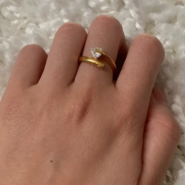 Gold Solitaire Crystal Ring Size 6 NWOT - Image 3