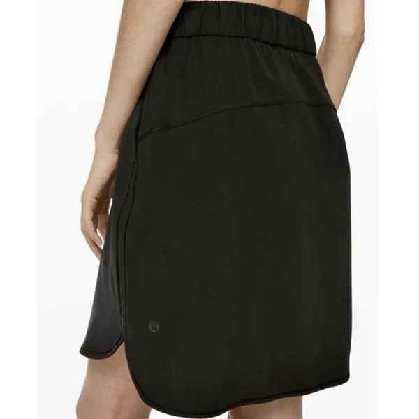 Lululemon On The Fly Skirt Womens Size 8 Black Elastic Drawstring Waist Active - Image 2