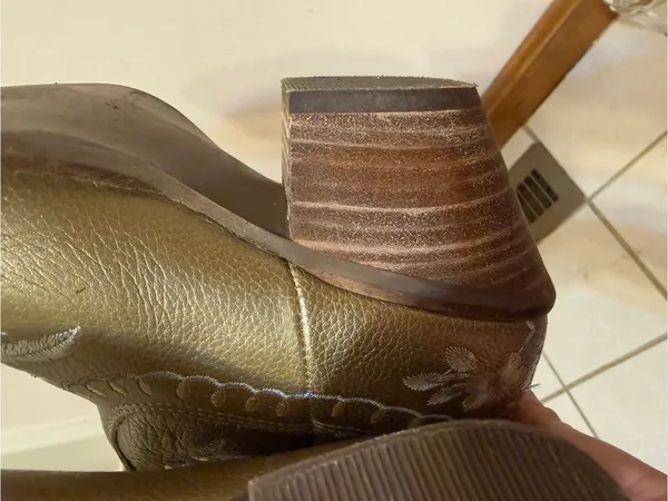 dingo | Primrose Metallic Gold Western ankle boots size 8 - Image 2