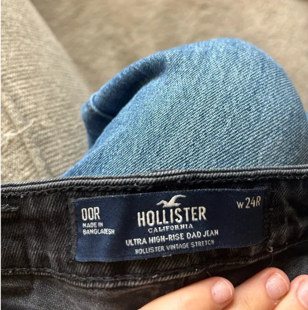 Hollister Ultra High-Rise Dad Jeans - Image 3