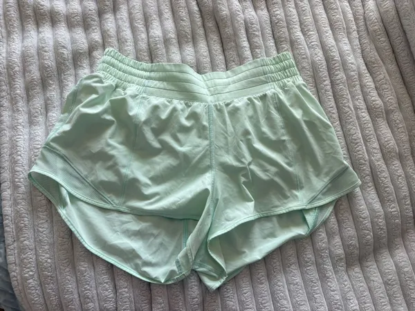Lululemon 2.5" Hotty Hot Shorts High-Rise - Image 3