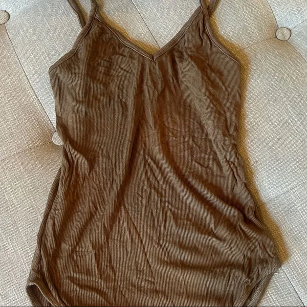 Agolde Brown Ribbed V-Neck Spaghetti Bodysuit Size Small - Image 5