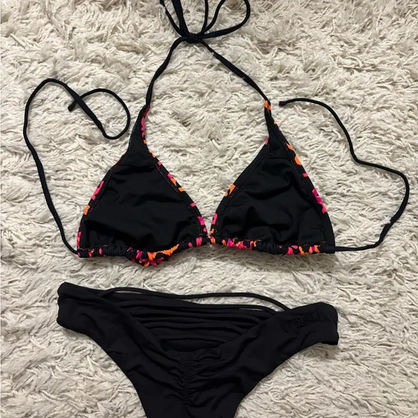 Rip-Curl Black Red and Pink Floral Beaded Bikini Set Size M - Image 6