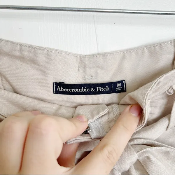 A&F • High Rise Belted Shorts paperbag tie waist beige khaki pleated - Image 5