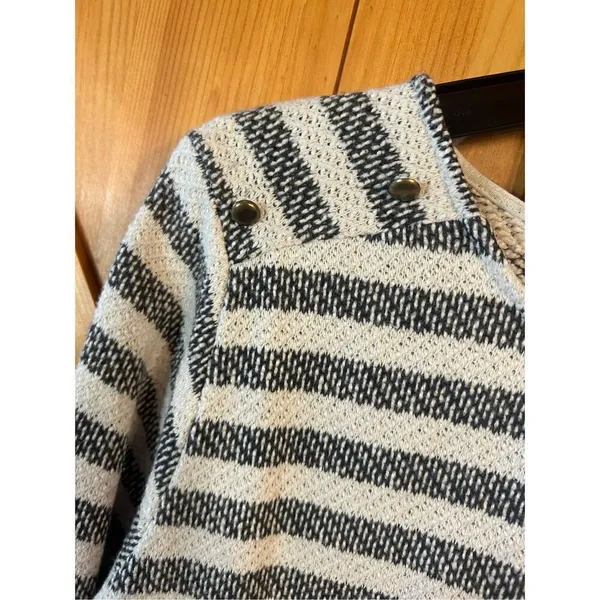 Springfield XL Sweater Striped White/Black Accent Buttons On Shoulders (3979) - Image 3
