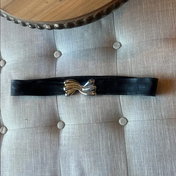 Non Signe Vintage Two Toned Hardware Black Leather Belt - Image 2