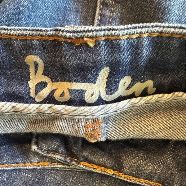 Boden Classic Denim Jean Mini Skirt with Front Godet Pleat Medium Wash Pockets - Image 8