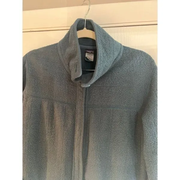 Patagonia woman's green fleece zipup‎ size medium - Image 3