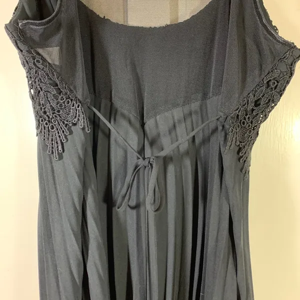 Flora Black Crochet Lace Pleated Long Dress Womens‎ Medium Adjustable Straps LBD - Image 9