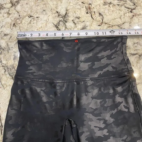 Spanx Faux Leather Camo Black Leggings Size Large‎ - Image 9