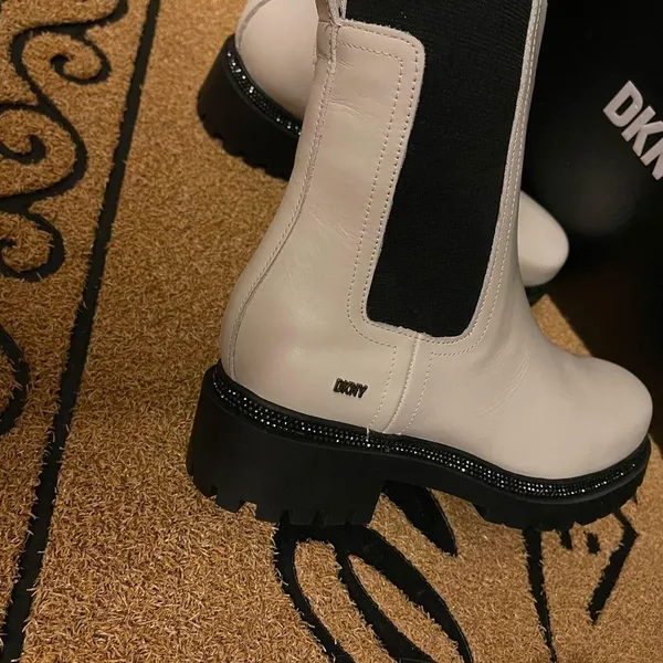 DKNY crystal boots size 6.5 - Image 3