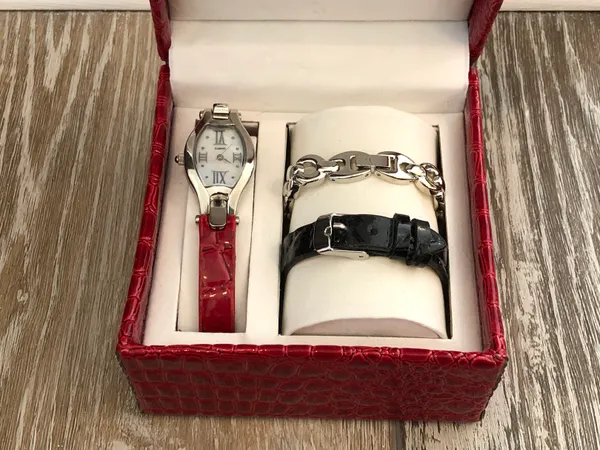 Coldwater Creek NIB Wristwatch Set W Interchangeable Leather & Chain Straps - Image 4