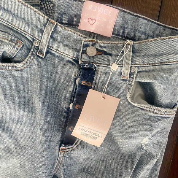 Revice NWT Women’s Size 26 Skinny Jeans Light Wash Distressed Stretch Denim - Image 2
