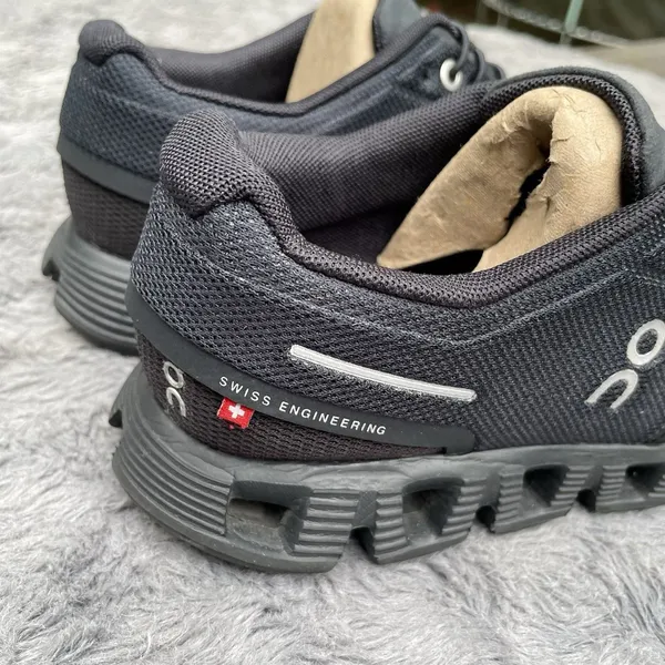 On Cloud 5 All Black Sneakers Wms 6.5 Running Walking Gym Lifestyle Minimalist - Image 13