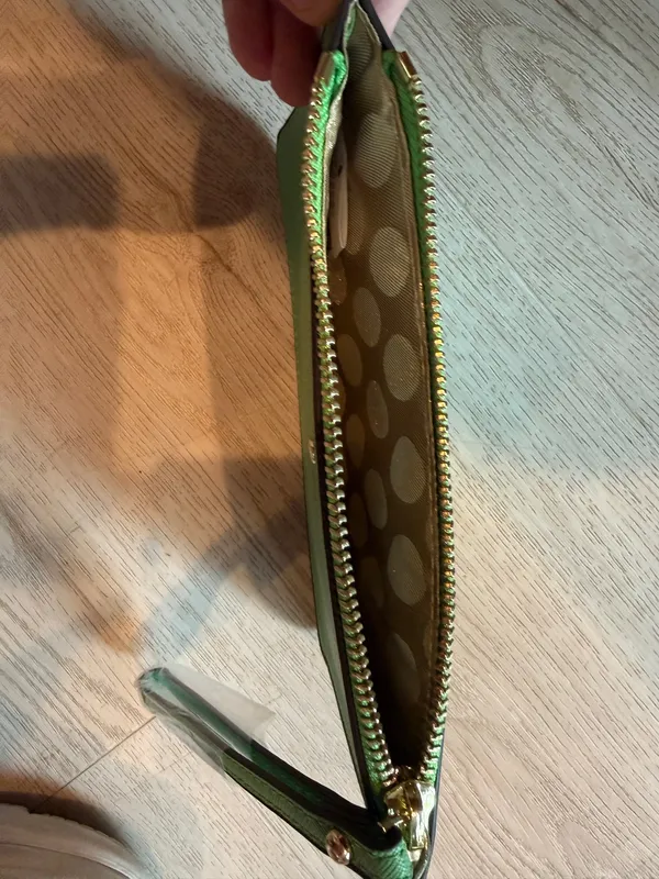 Kate Spade New York Green Saffiano Leather Zip Wristlet Clutch Wallet NWT - Image 4