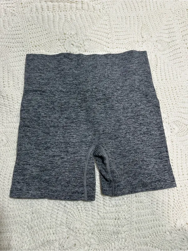 Colsie Heather Charcoal Seamless Bike Shorts - Image 2