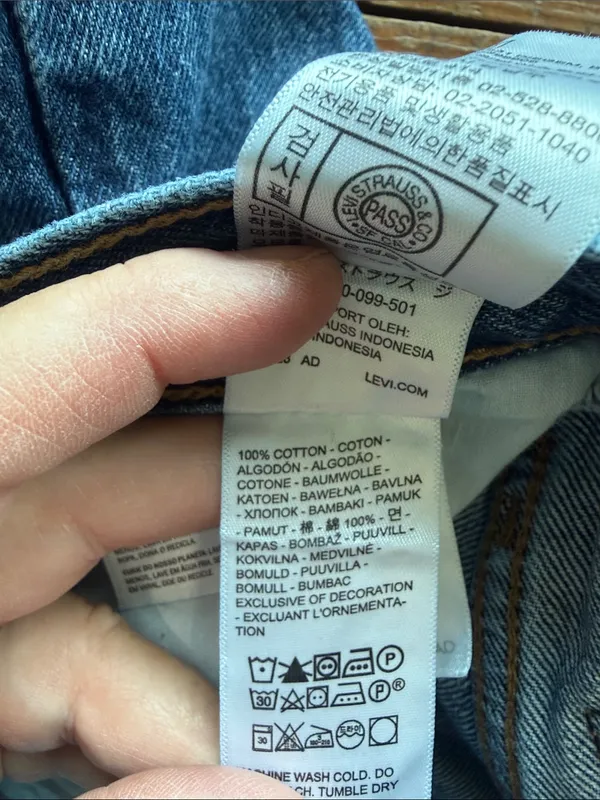 Levis 94 Baggy Med Wash Jeans 31" Inseam Size 24 - Image 6