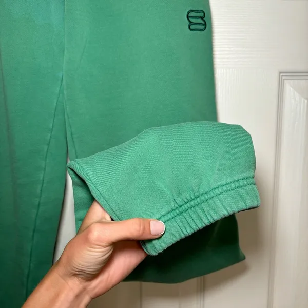 Aritzia Superworld Green Sweatpants - Image 6