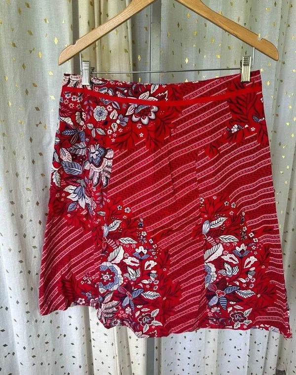 Live A Little Women's Red Floral Paisley Bandana Ribbon Trim A Line Skirt 10 - Image 2