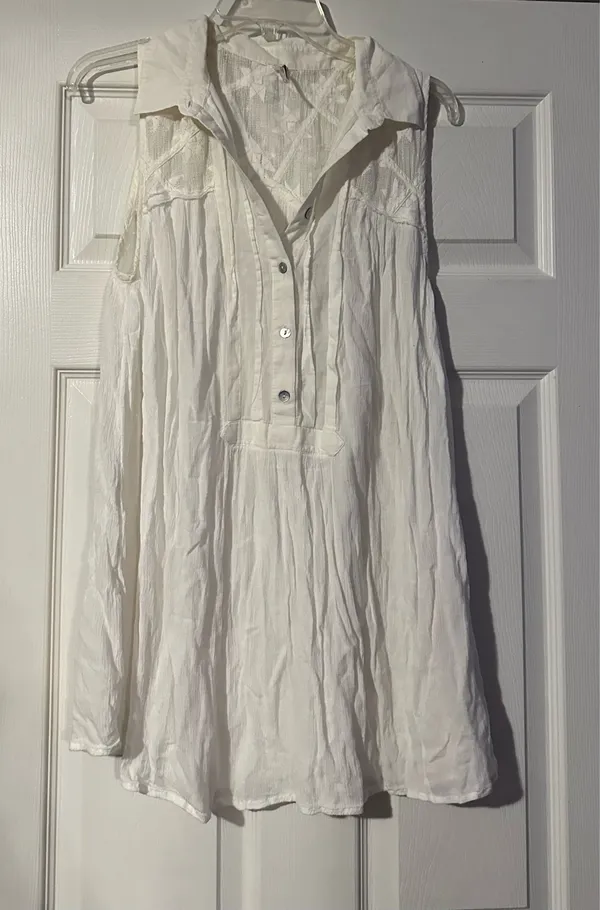 Free People Womens Lace Pintuck Sleeveless Gauze Tunic Blouse is a size Large. - Image 3