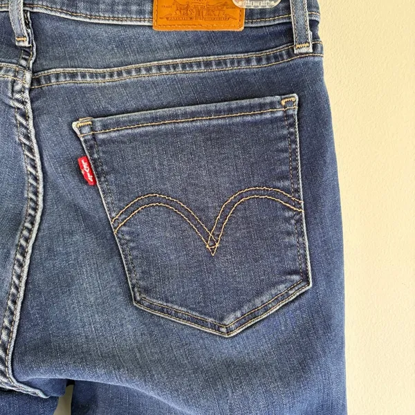 Women's‎ Levi's Jeans Curvy Medium Wash Denim 28x29 Capsule Wardrobe US Size 6 - Image 9