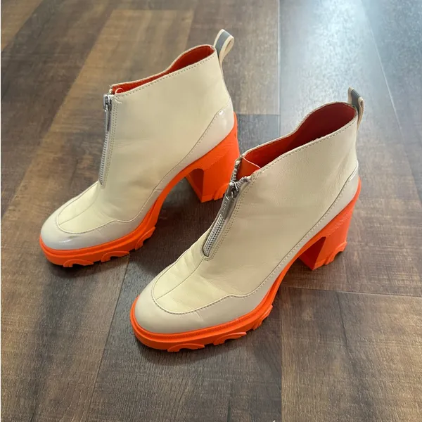 Sorel Women's Brex Orange Heel Lug Sole Chelsea Boots Size 9 - Image 3