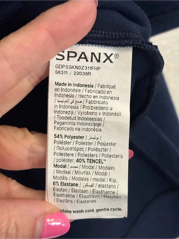 SPANX AirEssentials Brushed V-Neck Tunic
Sweatshirt - Image 6
