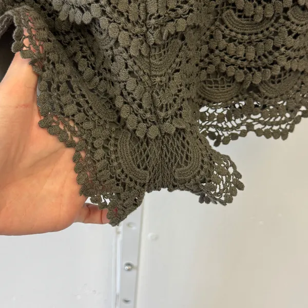 2010s American Rag Olive Green Crochet Lace Shorts Smocked Waist Boho Tiered Med - Image 4