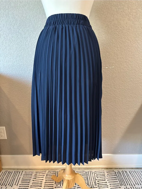 Urban Coco Navy Pleated Midi Skirt Large - Image 2