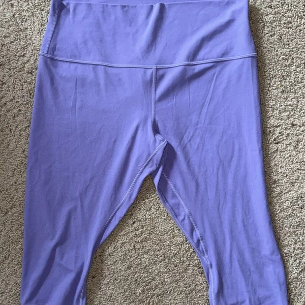 Lululemon Align - Size 14 Capris - Image 3