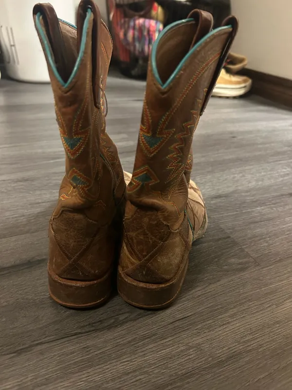 Boots Tan Size size one - Image 4