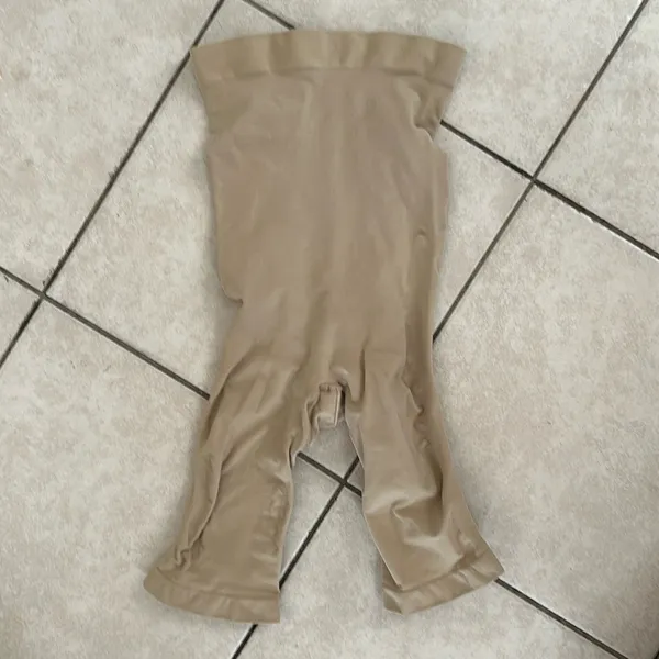 Skims Seamless Sculpt Mid Thigh Short Size XL‎ - Image 4