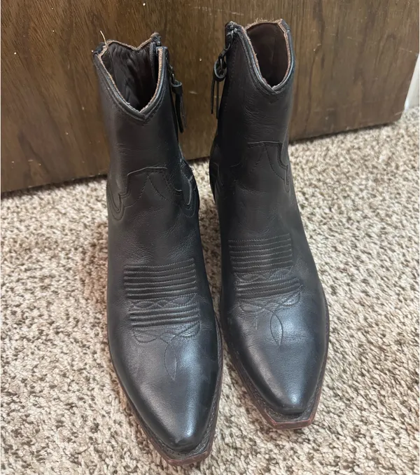 Tecovas Boots Black Size 7.5 - Image 2