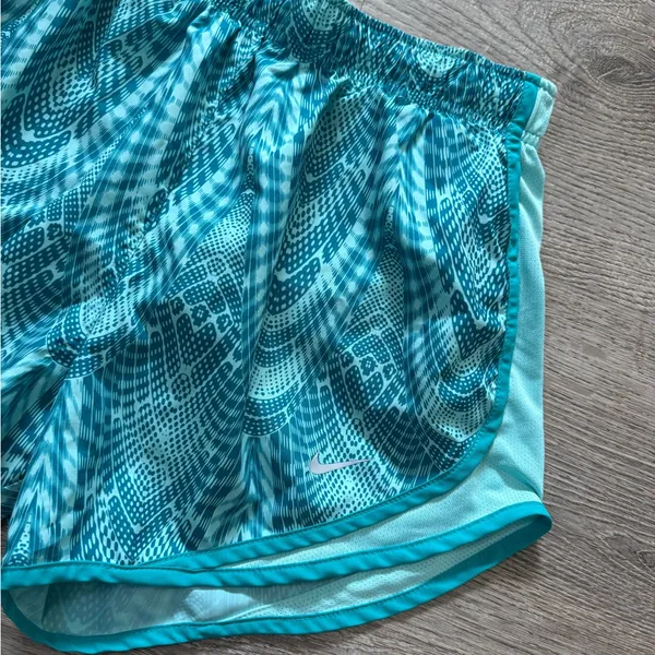 •NIKE• RUNNING SHORTS - Image 2