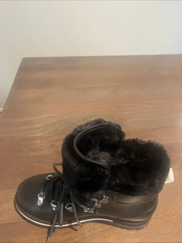 Michael Kors Black Faux-Fur Lace-Up women’s Boots Sz 7 - Image 4