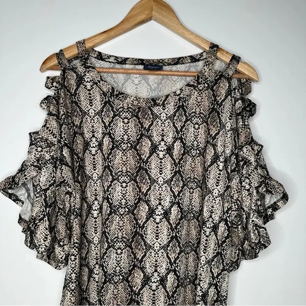 Daytrip NEW!! Snakeskin Print Strappy Open Shoulder Flutter Sleeve Top Size L - Image 2