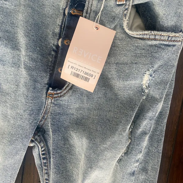 Revice NWT Women’s Size 26 Skinny Jeans Light Wash Distressed Stretch Denim - Image 3