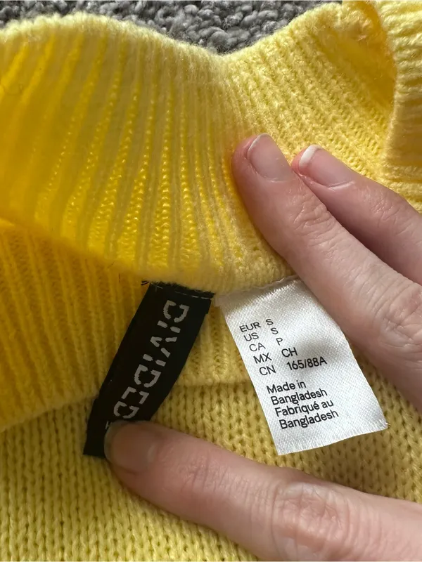 H&M Yellow Crew Neck Cropped Sweater - Image 3
