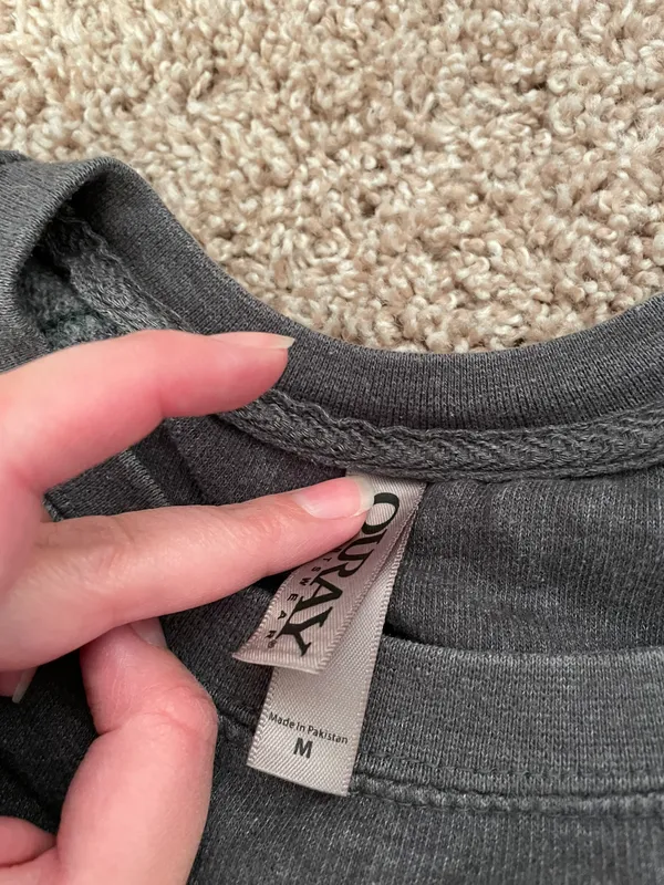 Iowa Hawkeyes Crew Neck Gray Size M - Image 2