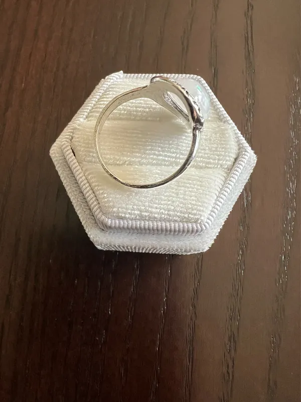 Gorgeous Stainless Steel Silver Band with Iridescent Gemstone Size 8 - Image 3