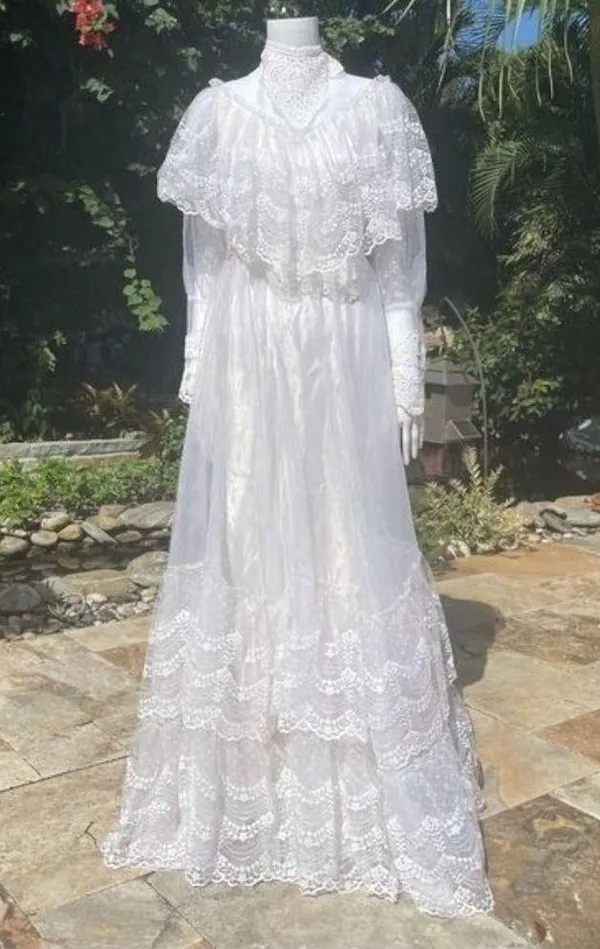 Vintage 1950s lace high neck wedding dress cottage core / boho ruffle tiered lac - Image 4