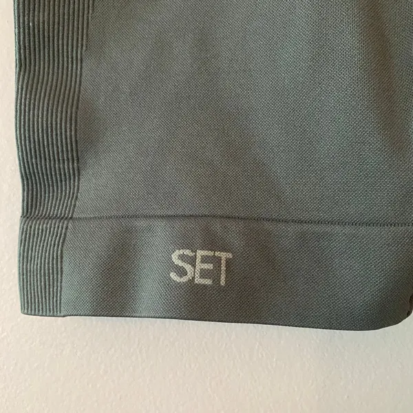 NWOT Set Active Gray Biker Compression Shorts Athletic Women's size Medium - Image 6