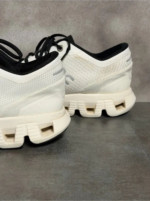 On Running Cloud X Women's White/Black Running Shoes Size 7.5 - Image 12
