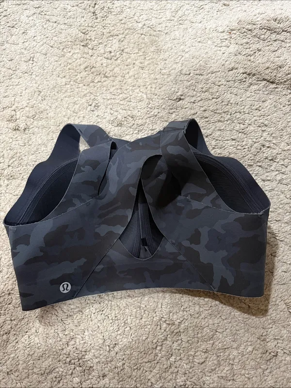 lululemon athletica Black camo Bra 32DD EUC - Image 4
